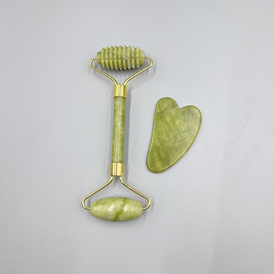 OEM / ODM Rose Quartz Jade Roller Face Stone Massager Set với dầu huyết thanh và Gunsha