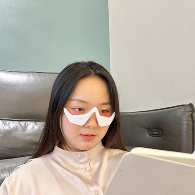 Máy xoa bóp mắt trị liệu ánh sáng đỏ do rung động 3D dẫn để loại bỏ túi mắt và vòng tròn đen