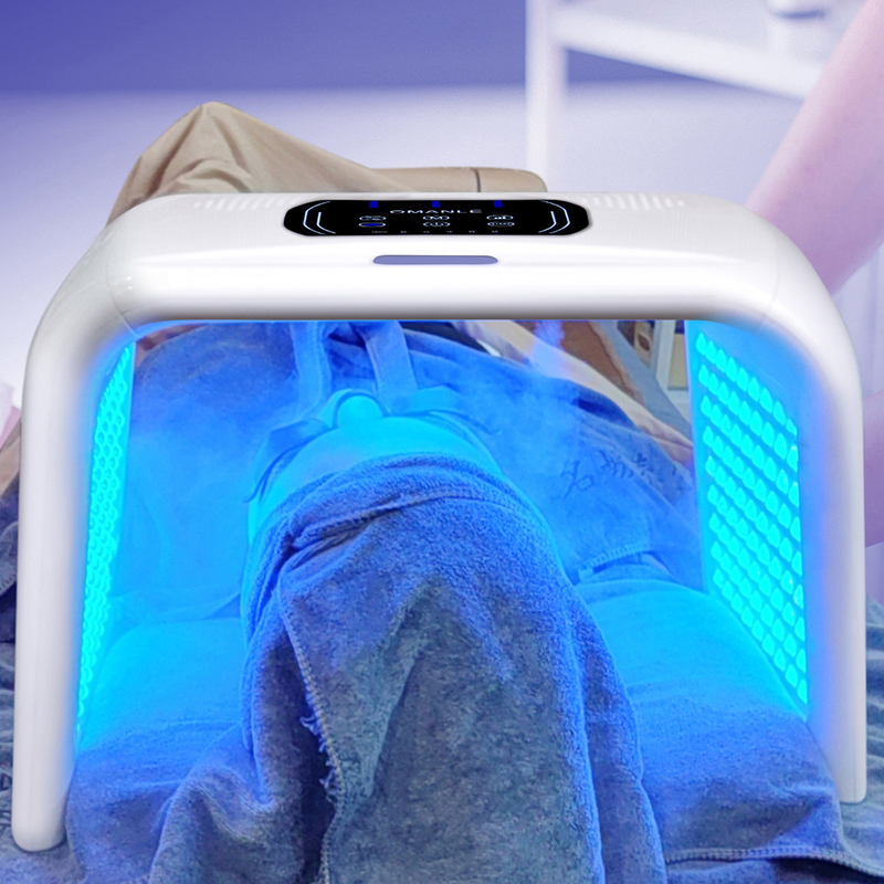 Mặt nạ trị liệu mặt bằng ánh sáng LED với chất loại bỏ lỗ chân lông đứng và phun nước làm sạch lỗ chân lông